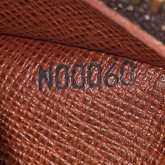 Auth LOUIS VUITTON BLOIS Monogram Crossbody Shoulder Bag w/ LV DUST BAG & COA - Picture 13 of 17